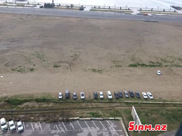 Bakıda nonsens! Boş əraziyə parkomat qoyuldu – FOTO Bakıda nonsens! Boş əraziyə parkomat qoyuldu – FOTO