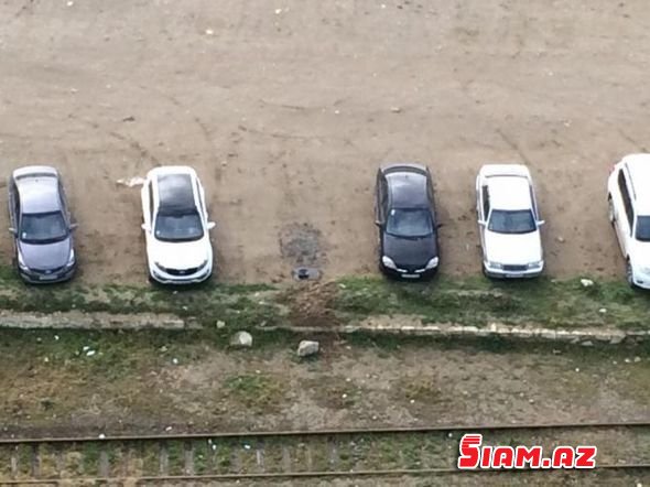 Bakıda nonsens! Boş əraziyə parkomat qoyuldu – FOTO Bakıda nonsens! Boş əraziyə parkomat qoyuldu – FOTO