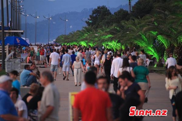 Azərbaycandan milyardlarla dollar qaçıran məmurlar Azərbaycandan milyardlarla dollar qaçıran məmurlar