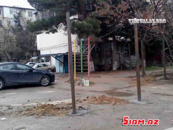 Bakıda uşaq meydançası ağaclarla birgə bir gecədə necə məhv oldu… Bakıda uşaq meydançası ağaclarla birgə bir gecədə necə məhv oldu…