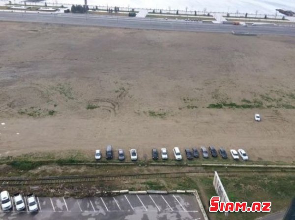 Bakıda nonsens! Boş əraziyə parkomat qoyuldu – FOTO Bakıda nonsens! Boş əraziyə parkomat qoyuldu – FOTO