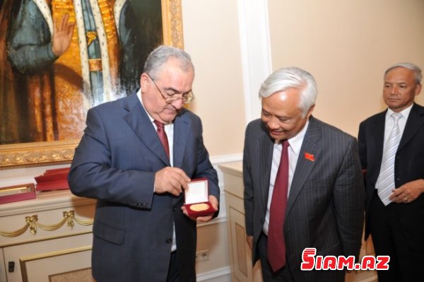 Neoosmançı Ali Məhkəmə sədri Heydər Əliyevi yox, Sultan Süleymanı seçdi – FOTO+FAKT Neoosmançı Ali Məhkəmə sədri Heydər Əliyevi yox, Sultan Süleymanı seçdi – FOTO+FAKT