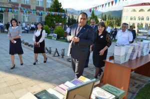 Şəhid anasına qəzalı evinin dam örtüyün hissə-hissə düzəldərik - Balakən icra nümayəndəsinin gülməli cavabı ŞİKAYƏT Şəhid anasına qəzalı evinin dam örtüyün hissə-hissə düzəldərik - Balakən icra nümayəndəsinin gülməli cavabı ŞİKAYƏT