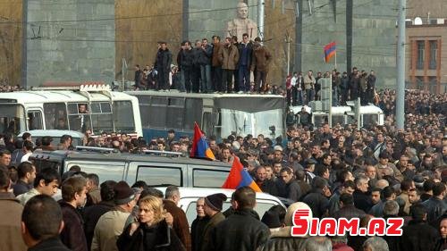 Sərksiyanın ölümü Sərkisyan rejimini böhrana soxdu – düşmən ölkə çalxalanır Sərksiyanın ölümü Sərkisyan rejimini böhrana soxdu – düşmən ölkə çalxalanır