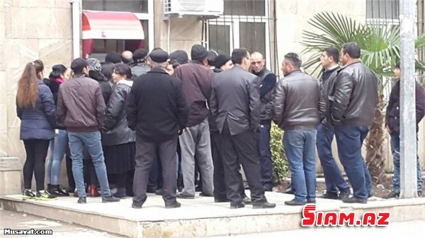 Rayonlarda bankomat dərdi – insanlar gecə saat 4-də belə pul çıxara bilmirlər... Rayonlarda bankomat dərdi – insanlar gecə saat 4-də belə pul çıxara bilmirlər...
