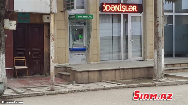 Rayonlarda bankomat dərdi – insanlar gecə saat 4-də belə pul çıxara bilmirlər... Rayonlarda bankomat dərdi – insanlar gecə saat 4-də belə pul çıxara bilmirlər...