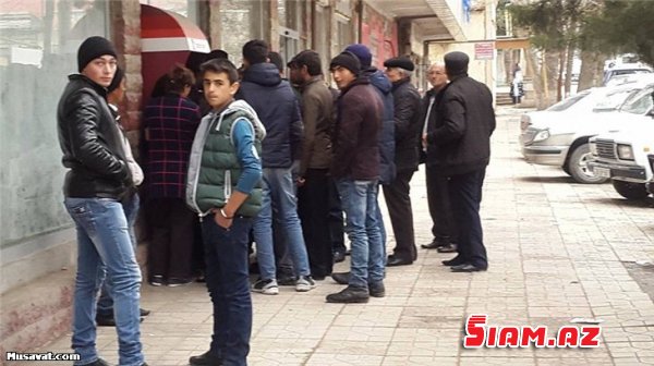 Rayonlarda bankomat dərdi – insanlar gecə saat 4-də belə pul çıxara bilmirlər... Rayonlarda bankomat dərdi – insanlar gecə saat 4-də belə pul çıxara bilmirlər...