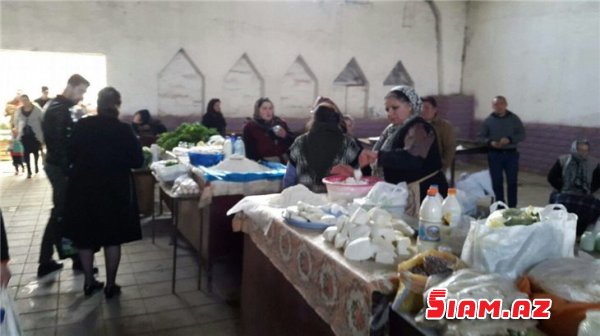Tovuzda təzə bazar- köhnə bazar mübahisəsi - əhali yeni ticarət mərkəzinə niyə getmir... (FOTOLAR) Tovuzda təzə bazar- köhnə bazar mübahisəsi - əhali yeni ticarət mərkəzinə niyə getmir... (FOTOLAR)