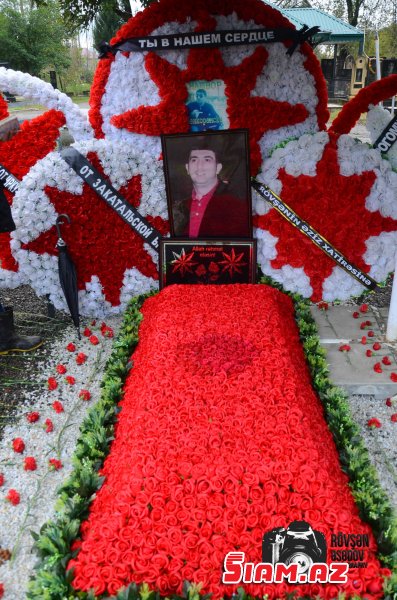 Rövşən Lənkəranskinin abidəsi quraşdırılır - FOTOLAR