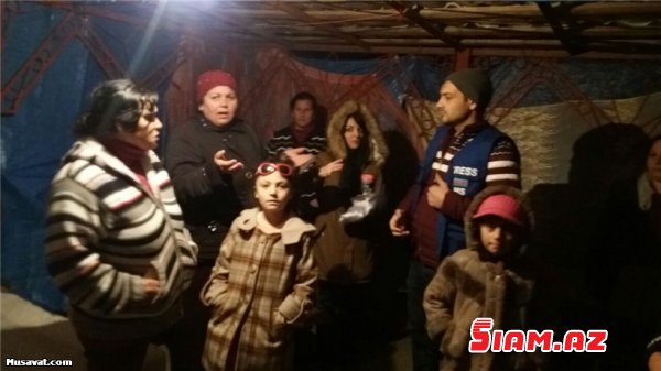 Hövsan sakinləri çadır qurdular: “Binamız başımıza uçur” FOTOLAR Hövsan sakinləri çadır qurdular: “Binamız başımıza uçur” FOTOLAR