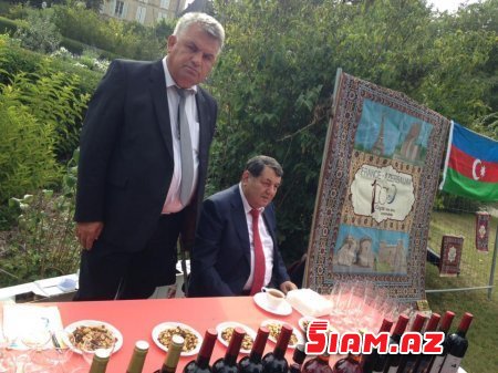 Tovuzun icra başçısı və qardaşı fransiz xalqı ilə kef edir – İLGİNC FOTOLAR Tovuzun icra başçısı və qardaşı fransiz xalqı ilə kef edir – İLGİNC FOTOLAR