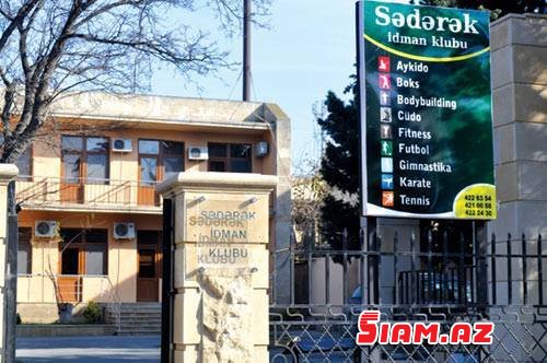 Bakıda inanılmaz qanunsuzluq : “Sədərək” İdman Klubu sakinlərin istirahət parkını hasarlayaraq restoran tikintisinə başlayıb – 100-lə ağac kəsilmək təhlükəsi ilə üz-üzə (Fotolar) Bakıda inanılmaz qanunsuzluq : “Sədərək” İdman Klubu sakinlərin istirahət parkını hasarlayaraq restoran tikintisinə başlayıb – 100-lə ağac kəsilmək təhlükəsi ilə üz-üzə (Fotolar)