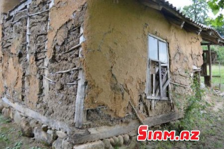 “İcra hakimiyyəti mənə çadır qurdu” - Lənkəran sakinindən şikayət (Fotolar) “İcra hakimiyyəti mənə çadır qurdu” - Lənkəran sakinindən şikayət (Fotolar)