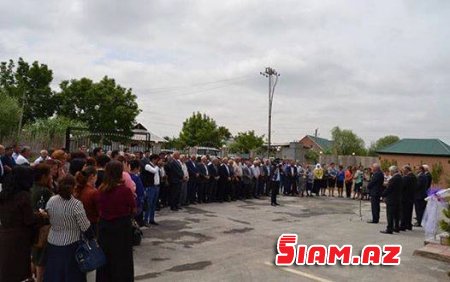 Füzulidə kuryoz: Başçının lentini kəsdiyi şadlıq sarayını özü tikdirib? -İddialar/Fotolar Füzulidə kuryoz: Başçının lentini kəsdiyi şadlıq sarayını özü tikdirib? -İddialar/Fotolar