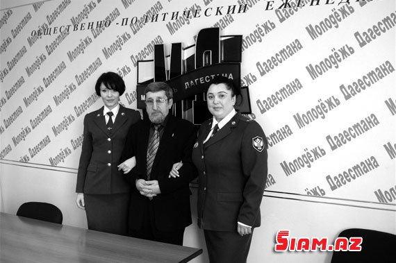 Yazıçı, qəzet redaktoru, qadının alt paltarından pulları necə oğurlayıb?- TƏFƏRRÜAT - FOTOLAR Yazıçı, qəzet redaktoru, qadının alt paltarından pulları necə oğurlayıb?- TƏFƏRRÜAT - FOTOLAR