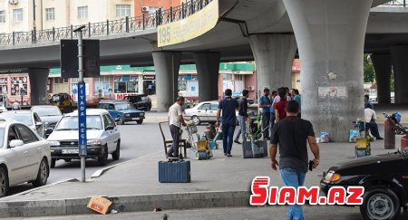 Bakıdakı "Qul bazarı"nda insan dramı yaşanır Bakıdakı "Qul bazarı"nda insan dramı yaşanır