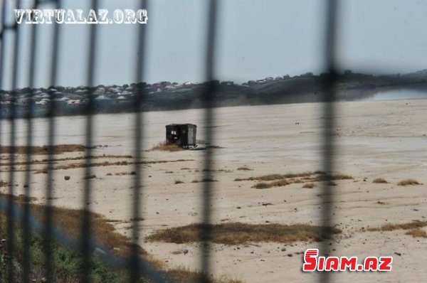Masazırın duz gölünə axan çirkab suları, leş qoxusu Masazırın duz gölünə axan çirkab suları, leş qoxusu