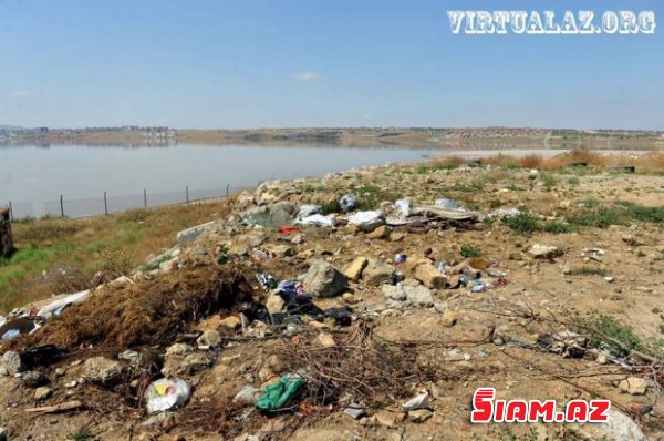 Masazırın duz gölünə axan çirkab suları, leş qoxusu Masazırın duz gölünə axan çirkab suları, leş qoxusu