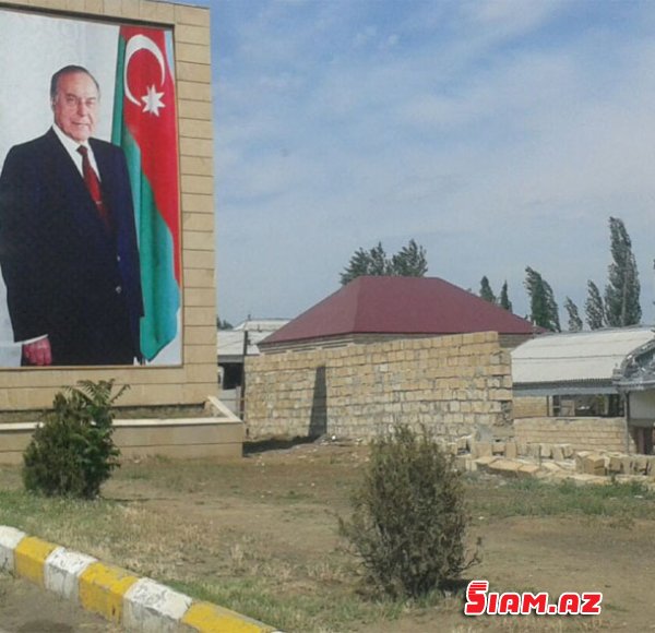Nizaməddin Quliyevin villası... və rayonun bərbad yolları (FOTOLAR) Nizaməddin Quliyevin villası... və rayonun bərbad yolları (FOTOLAR)