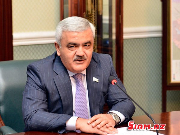 Rövnəq Abdullayevlə Mikayıl İsmayılovun “vəkalət müharibəsi” Rövnəq Abdullayevlə Mikayıl İsmayılovun “vəkalət müharibəsi”