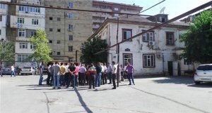 Yasamalda söküntü qalmaqalı böyüyür: Əraziyə məhkəmə hakimi gəldi – FOTO – VİDEO Yasamalda söküntü qalmaqalı böyüyür: Əraziyə məhkəmə hakimi gəldi – FOTO – VİDEO