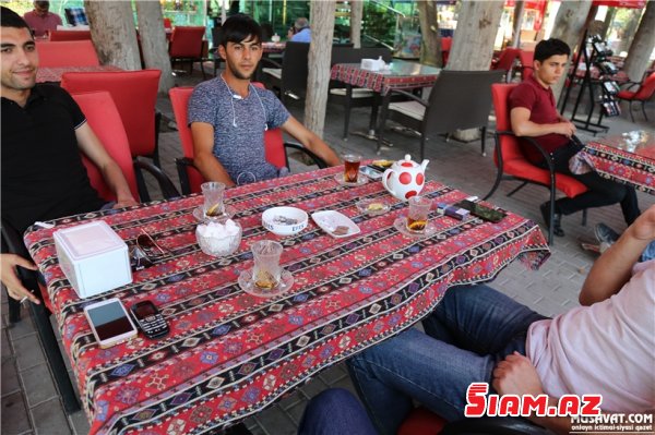 Bulvar ərazisində yenə "sadə çay" problemi: "Hər ay 1500 manat icarə pulu veririk" - REPORTAJ, FOTOLAR Bulvar ərazisində yenə "sadə çay" problemi: "Hər ay 1500 manat icarə pulu veririk" - REPORTAJ, FOTOLAR