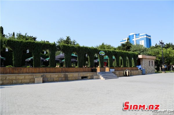 Bulvar ərazisində yenə "sadə çay" problemi: "Hər ay 1500 manat icarə pulu veririk" - REPORTAJ, FOTOLAR Bulvar ərazisində yenə "sadə çay" problemi: "Hər ay 1500 manat icarə pulu veririk" - REPORTAJ, FOTOLAR