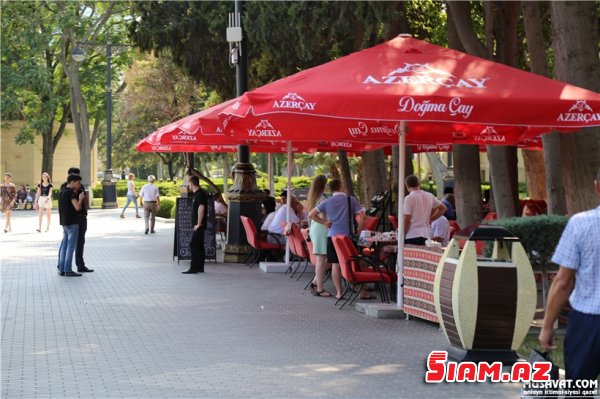 Bulvar ərazisində yenə "sadə çay" problemi: "Hər ay 1500 manat icarə pulu veririk" - REPORTAJ, FOTOLAR Bulvar ərazisində yenə "sadə çay" problemi: "Hər ay 1500 manat icarə pulu veririk" - REPORTAJ, FOTOLAR