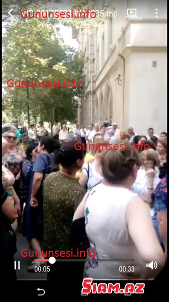 Maaşlarını ala bilməyən köçkün müəllimlərNAZIRLƏR KABİNETİNİN QARŞISINDA (FOTOLAR) Maaşlarını ala bilməyən köçkün müəllimlərNAZIRLƏR KABİNETİNİN QARŞISINDA (FOTOLAR)
