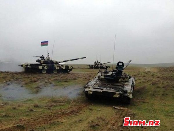 Azərbaycan tanklarının Xankəndinə yolu açılır Azərbaycan tanklarının Xankəndinə yolu açılır