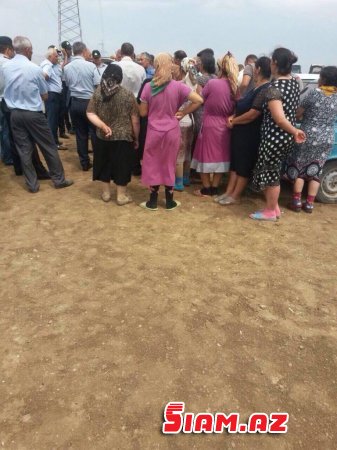Yevlax icra hakimiyyəti köçkünlərə qarşı... - Kəlbəcərli köçkünlər prezidentdən kömək istəyir Yevlax icra hakimiyyəti köçkünlərə qarşı... - Kəlbəcərli köçkünlər prezidentdən kömək istəyir