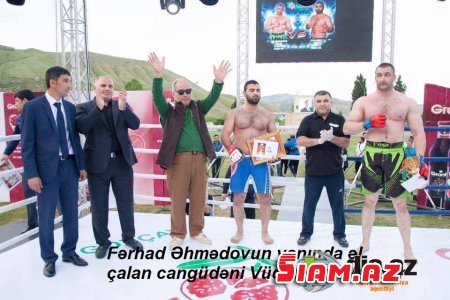 İcra başçısı binanın girişini milyarderin cangüdəninə satıb - FOTOLAR İcra başçısı binanın girişini milyarderin cangüdəninə satıb - FOTOLAR