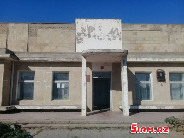 Üfunət iyindən Mədəniyyət evinə girmək mümkün deyil – FOTOLAR Üfunət iyindən Mədəniyyət evinə girmək mümkün deyil – FOTOLAR