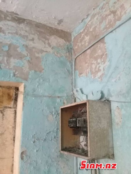 Üfunət iyindən Mədəniyyət evinə girmək mümkün deyil – FOTOLAR Üfunət iyindən Mədəniyyət evinə girmək mümkün deyil – FOTOLAR
