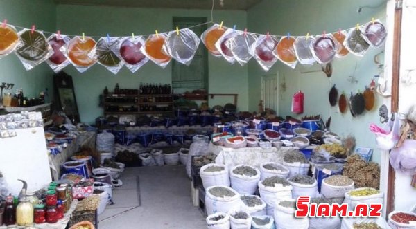 Turist Lahıca gəlir, yerli əhali isə qəsəbədən qaçır Turist Lahıca gəlir, yerli əhali isə qəsəbədən qaçır