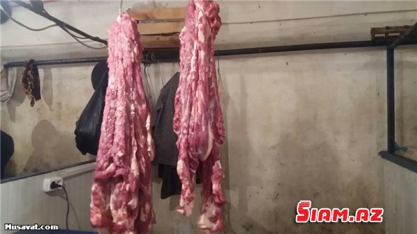 Bakı bazarlarında satılan 5,50 manatlıq ət... - FOTOLAR Bakı bazarlarında satılan 5,50 manatlıq ət... - FOTOLAR