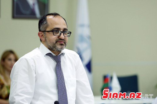 Əkrəm Həsənov: “Bu gün bankirlərimizin çoxu məmnuniyyətlə bankını təhvil verib xaricə getmək istərdi” Əkrəm Həsənov: “Bu gün bankirlərimizin çoxu məmnuniyyətlə bankını təhvil verib xaricə getmək istərdi”