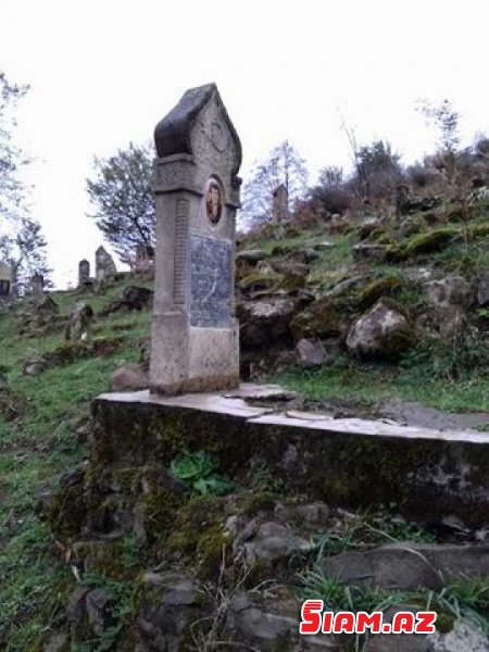 Astarada Şəhid məzarı baxımsızlıqdan uçub dağılır... - FOTOLAR Astarada Şəhid məzarı baxımsızlıqdan uçub dağılır... - FOTOLAR